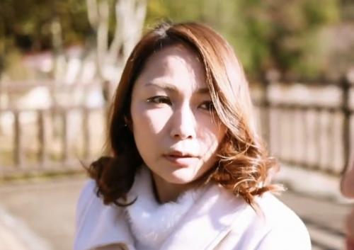 離婚の知らせを息子にしたら息子に慰められる母w