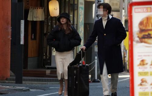 美人人気SSS級女優と街ブラしてる中ムラムラしてきたから突然生で即ハメしたったｗ