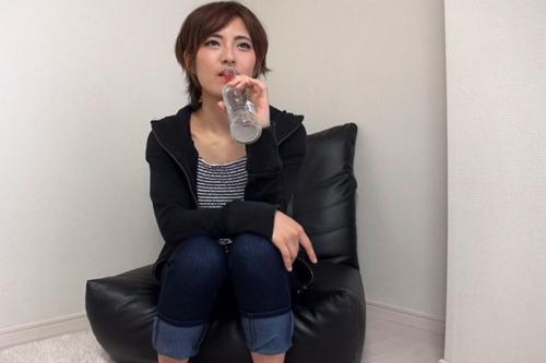 アスリートでボーイッシュな女の子を電マでクリ責めして大量お漏らしｗ