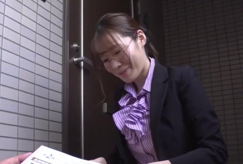 単身赴任で超優良物件ゲット！隣は見た目は地味だがエロい女ｗ