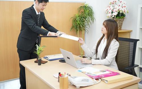 仕事が出来て普段はスキのない女上司も酔っぱらってきたらセックス大好きな淫乱女ｗ