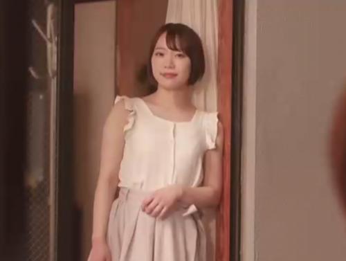 学生のような雰囲気の新妻が束縛旦那に反抗！隣人チ〇コにしゃぶりつくｗ