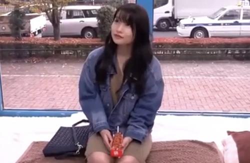 密室でイケメンのオイルマッサージでその気になっちゃう今時の学生w