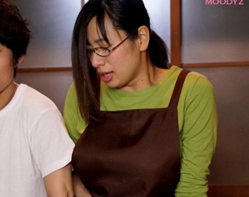 叔母さんが大好きな若者は一度いれたら締まりが抜群の名器なおまんこから離れられない！ｗ