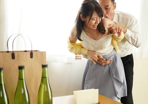 旦那の出世の為に夫の上司からの肉体関係を我慢し何度ものNTRセックスする美人妻！