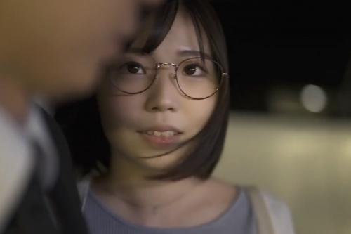 控えめな後輩OLは夜の痴女テクで先輩を骨抜きにしてしまうw