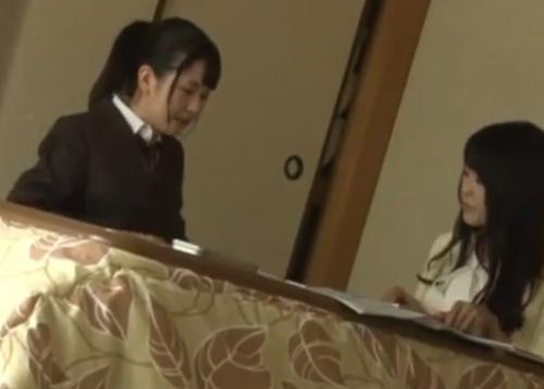盛り上がる机とベッドの上ｗ媚薬効果で娘と家庭教師が始めて親父参戦！