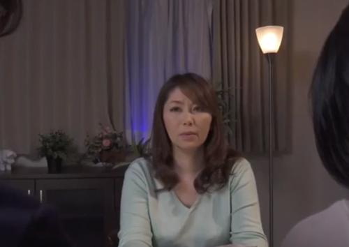子宝に恵まれない娘夫婦に代わって出産に臨む熟女！