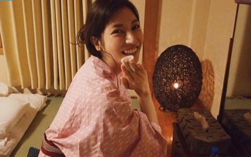女子校のクラスを受け持つ担任が大好きな生徒と禁断の温泉一泊旅行でハメまくる！