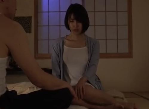 異常なエクスタシーを誘発する薬で義父が息子の美人嫁を寝とる！