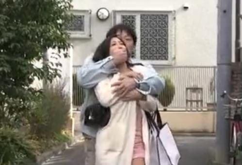 もう見てるだけじゃたまんねぇよ・・。下衆男と媚薬にハマった妻ｗ
