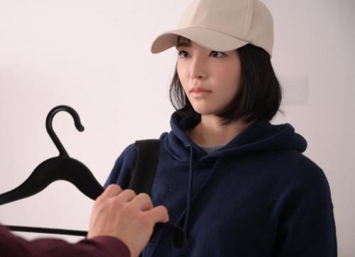 久しぶりあった幼馴染はオシャレに興味も無く女っ気もないんだけど脱いだら...w