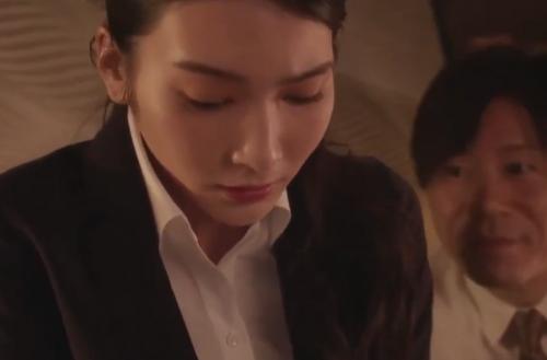 泥沼関係ｗ社内結婚が決まった新妻が元カレと相部屋に