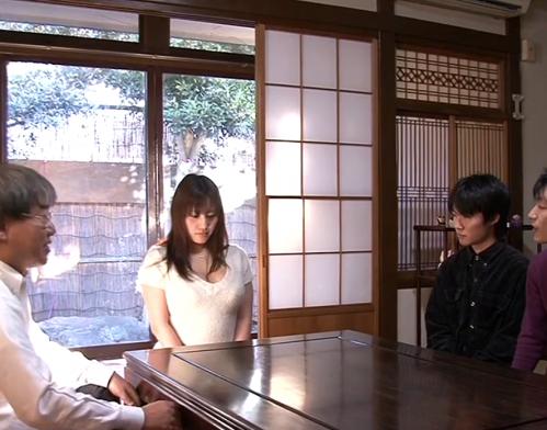 息子達と年が近い義母が男全員を見事に手玉に取る！