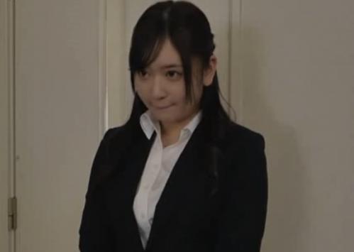 今日もまた来てしまった！中年清掃員に会いにゆく容姿端麗なOL!