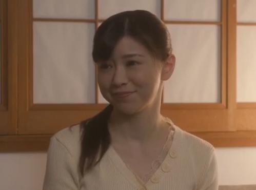 旦那の傍らで絶倫おやじの抜き差しに快楽に目覚める妻ｗ