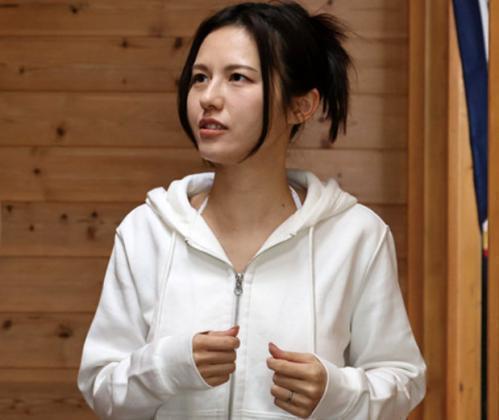 【武藤あやか】かわいくていやらしい奥さんはみんなで旅行中に他人ちんぽと激エロタイム