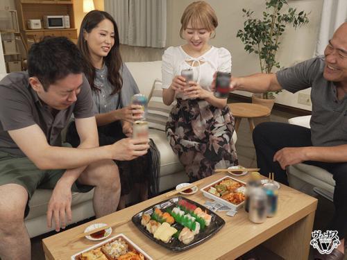 【4P】夫の会社の男とスワッピングするルックス抜群の人妻NTRえちえち行為！通野未帆 浜崎真緒