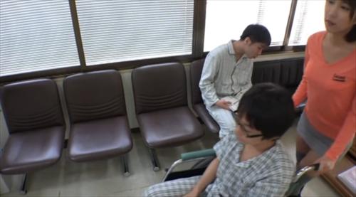 欲求不満なマ○コに挿し込んでイく。