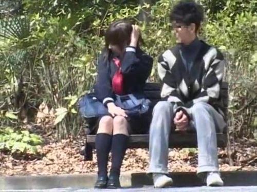 彼のデート相手は、性的暴行に遭った。
