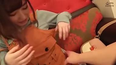 娘が陰茎をご奉仕、大量射精。ピュアな素人。