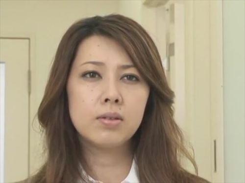 美魔女の先生、生徒たちに犯され、エロ的に乱暴され、絶頂を迎え、何度も中出しをされる。