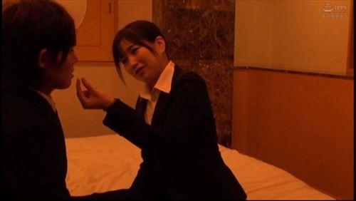 美貌の妻、誘惑され、後輩に犯され、欲望のままに