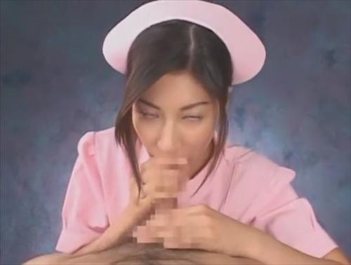 長身の女優が介護のプロとして登場し、大失神の可能性を利用する。