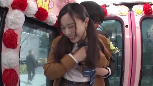 妹が卒業した記念に、大人になった証として、ハメてみようか。