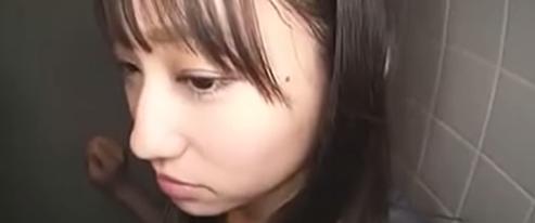 学生たちが使うトイレ内での性交渉やセックス行為。