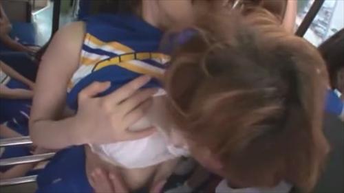 セクシーな衣装を着た美女に誘惑され、浴室でコソコソ。