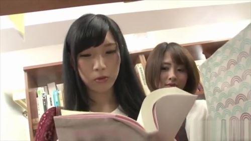 美少女が欲情を解き放ち、性濃いめ的描写に身を委ねている