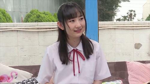 超かわいくて、目のやり場に困る女子校生を、ミラー越しに密着させて、ドキドキの初体験！