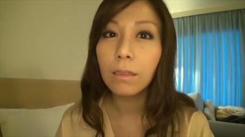 熟女、夫に隠れて欲情を満たす
