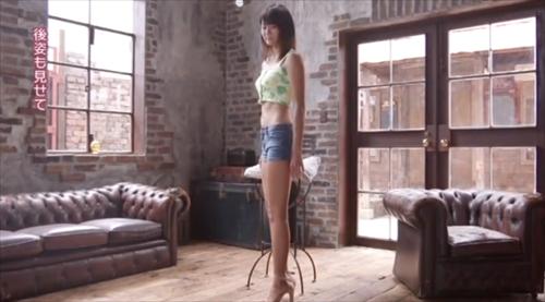 AV初体験の美しい女性、穏やかな印象なのに官能的なギャップに驚き。