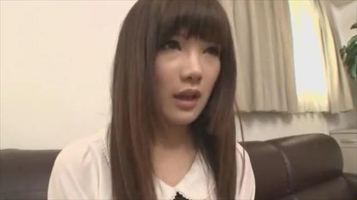 美乳なお姉さんを部屋に連れ込んで、玩具で責め、マコを弄り、喘ぎ声を上げさせて、おしっこをさせる