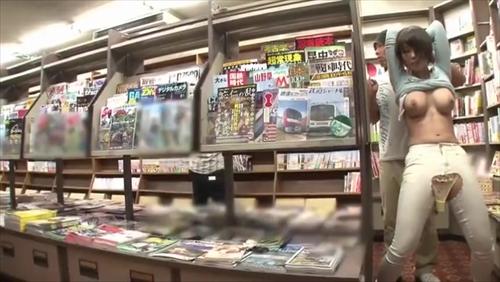 痴漢被害ゼロの巨乳美女が、書店の内側から公表されるのは良いことだ。