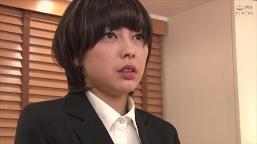 就活中の汗だくお姉さんが誘惑されて、内定と引き換えにエロ的に汚されてしまう