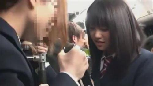 むれむれの処女、電車内でバイブ挿入