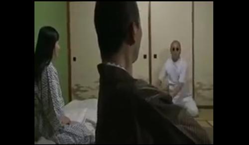 快感は堤の前で愛の妻を奪い
