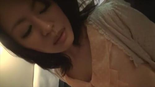 特徴的なな女性が夫を裏切り快感だと思った。