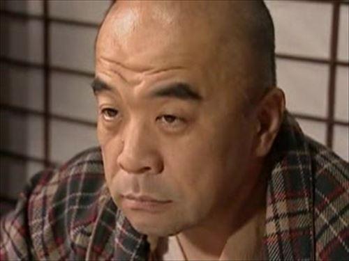 息子の妻を、ヤバめ的に執着する狂った男の妄想の中で、何度も彼女に暴行を加える