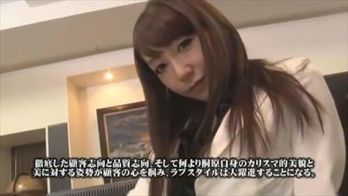 女性の刺激的な喜びを感じることは素晴らしく、レズビアンキスが最高です。