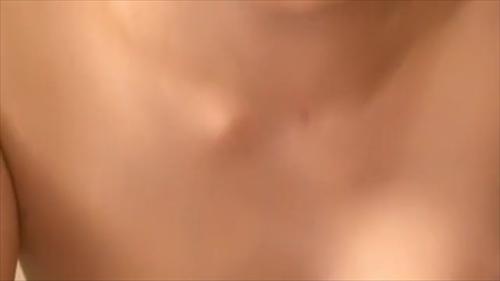 ワイルドで官能的なファックにご注意ください。彼女の秘部はぐっしょり濡れている!