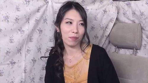 妻は男性の行為に快楽を感じ、受け入れた