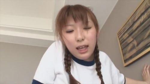 激しくぶつかり合った