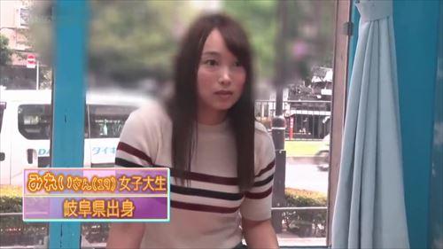 東京の大学生が、都会でナンパされ、車内で性的遭遇