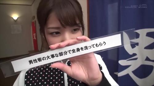 娘の張りは強化され、日焼けした体つきは挑発され、いい大人に全身を弄ばれている。