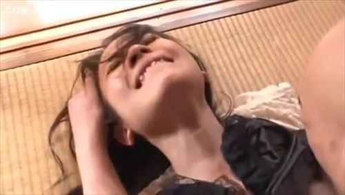 男に犯された女、絶望の妻