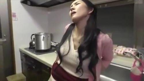 母と息子、密接な性関係